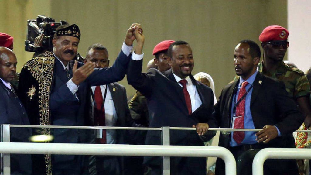 El presidente de Eritrea y el primer ministro etíope celebran la reconciliación en Adís Abeba. REUTERS / TIKSA NEGERI
